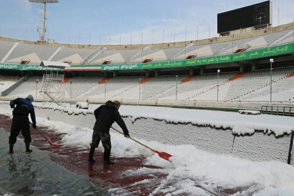 عکس| در آستانه بازی پرسپولیس؛ استادیوم آزادی زیر برف