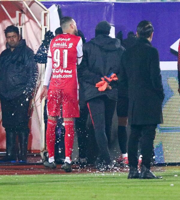 پرتاب گلوله های برفی به سمت مهاجم خارجی پرسپولیس/ اولین تجربه تلخ پریرا با پیراهن سرخ
