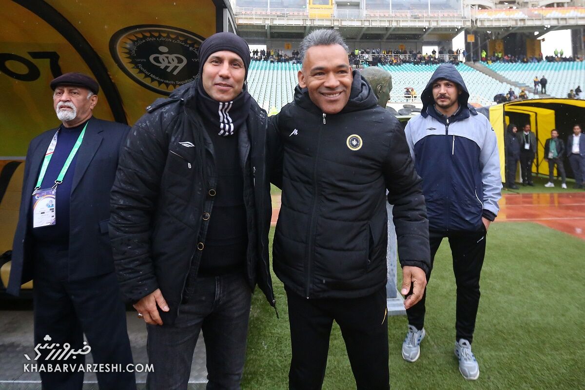 فضای مسموم مجازی اجازه نمی دهد قهرمانی پرسپولیس را تبریک بگویم!/ اولویت من سرمربیگری در تیم امید نبود/ انتقاد از این مربی فقط تمرکزش را به هم می زند