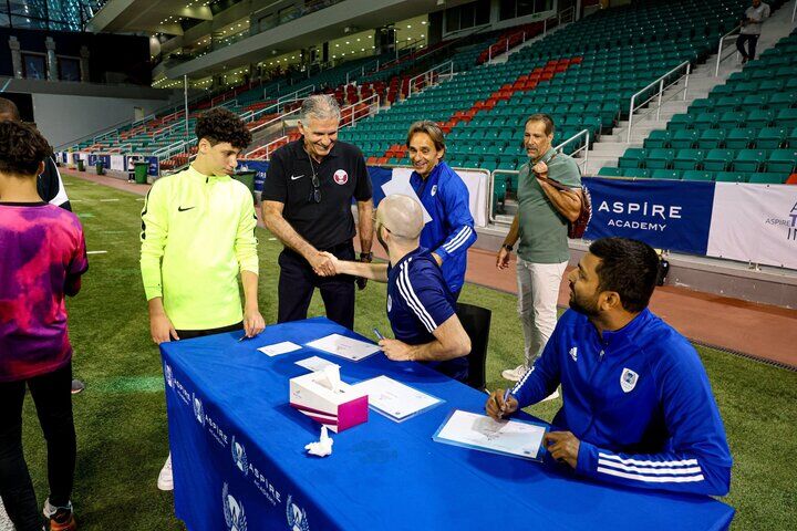 عکس| مربی تیم ملی ایران در قطر آفتابی شد!/ کیروش در نقش یک استعدادیاب