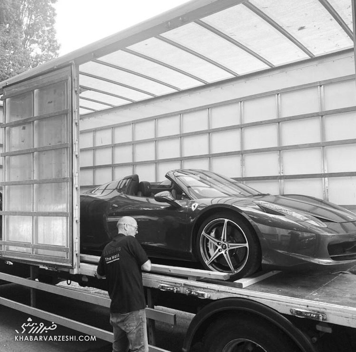 آشنایی با مردی که زندگی را برای ستارههای فوتبال آسانتر میکند/ از جابهجایی لامبورگینی و پلیاستیشن تا درآوردن بازیکنان از تنهایی!