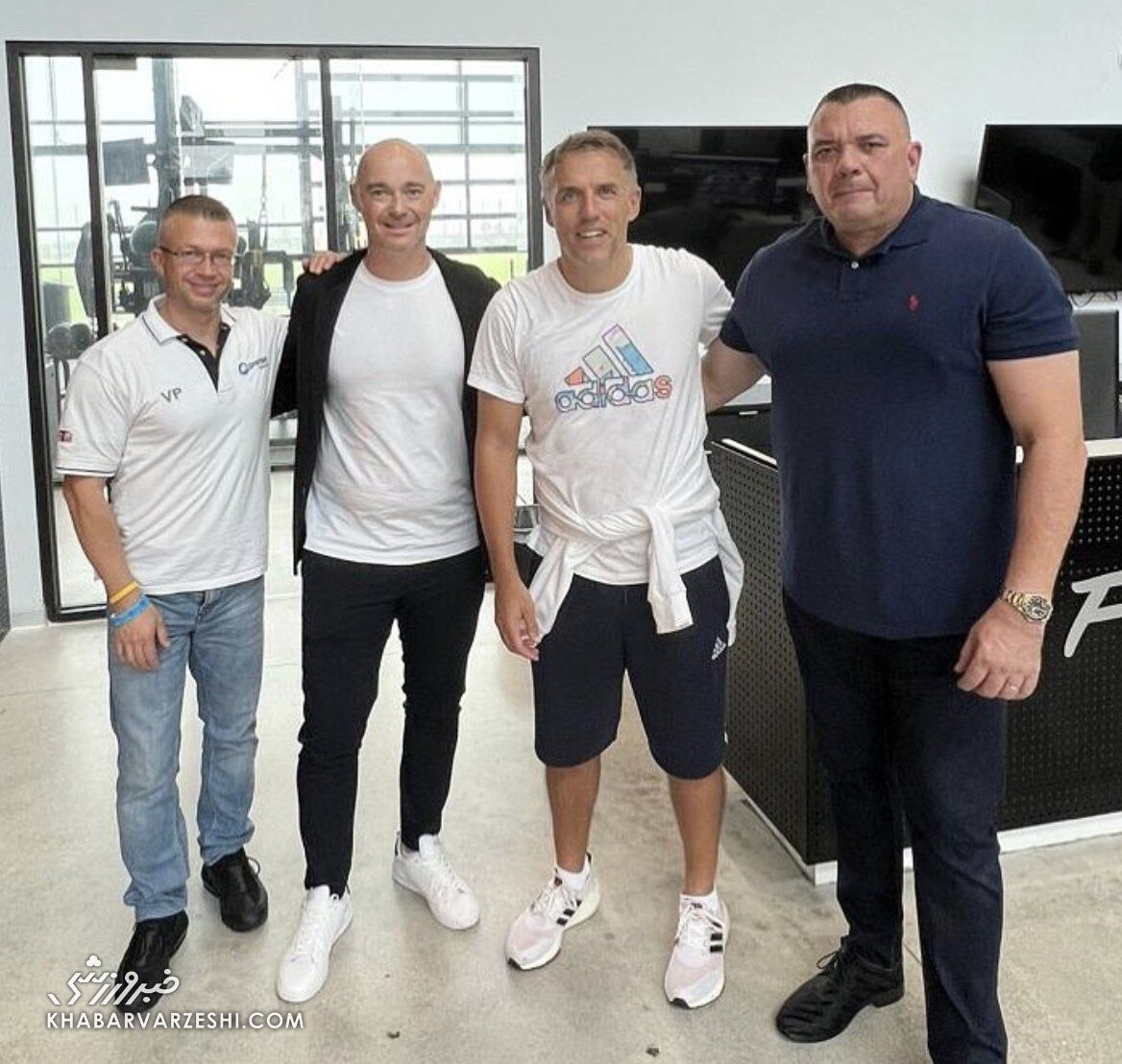 آشنایی با مردی که زندگی را برای ستارههای فوتبال آسانتر میکند/ از جابهجایی لامبورگینی و پلیاستیشن تا درآوردن بازیکنان از تنهایی!