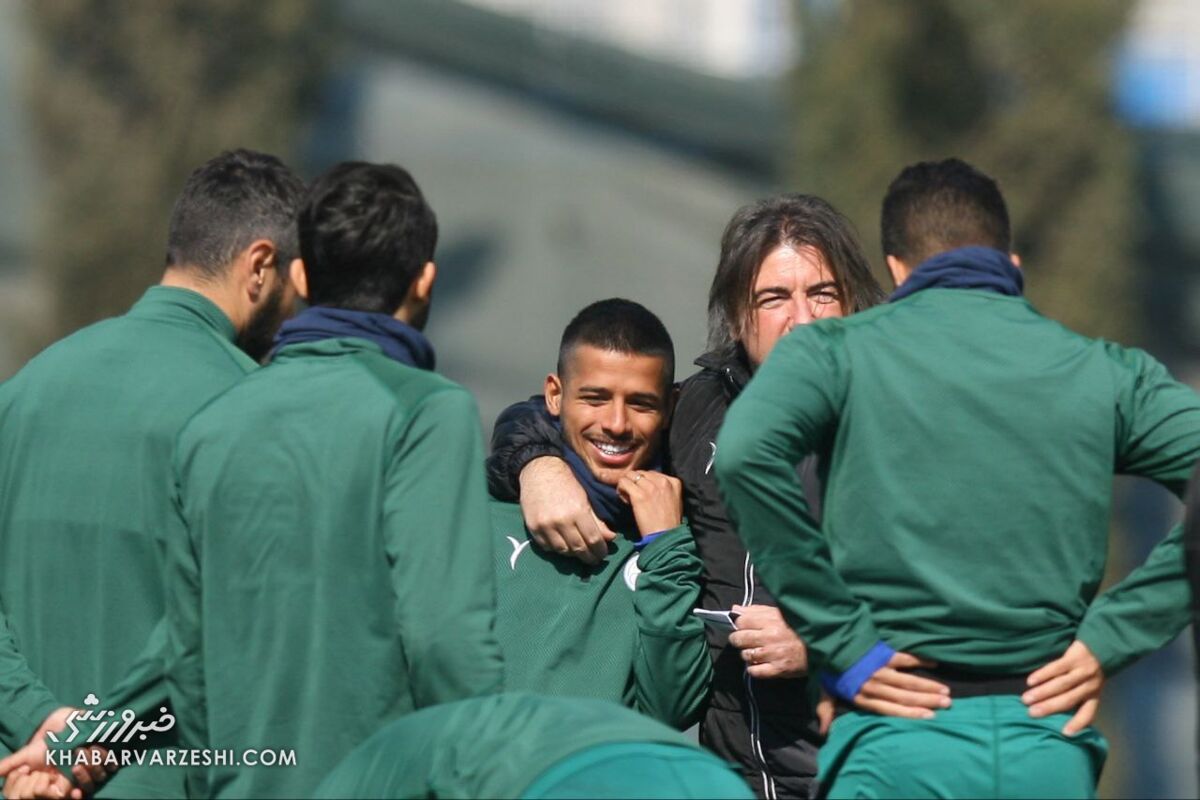 عکس| حلقه رفاقت ساپینتو بعد از محرومیت