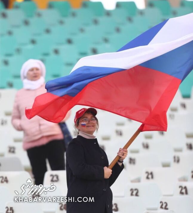 اتفاق باورنکردنی در اصفهان/ دختران روس در ورزشگاه؛ دختران ایرانی پشت در!