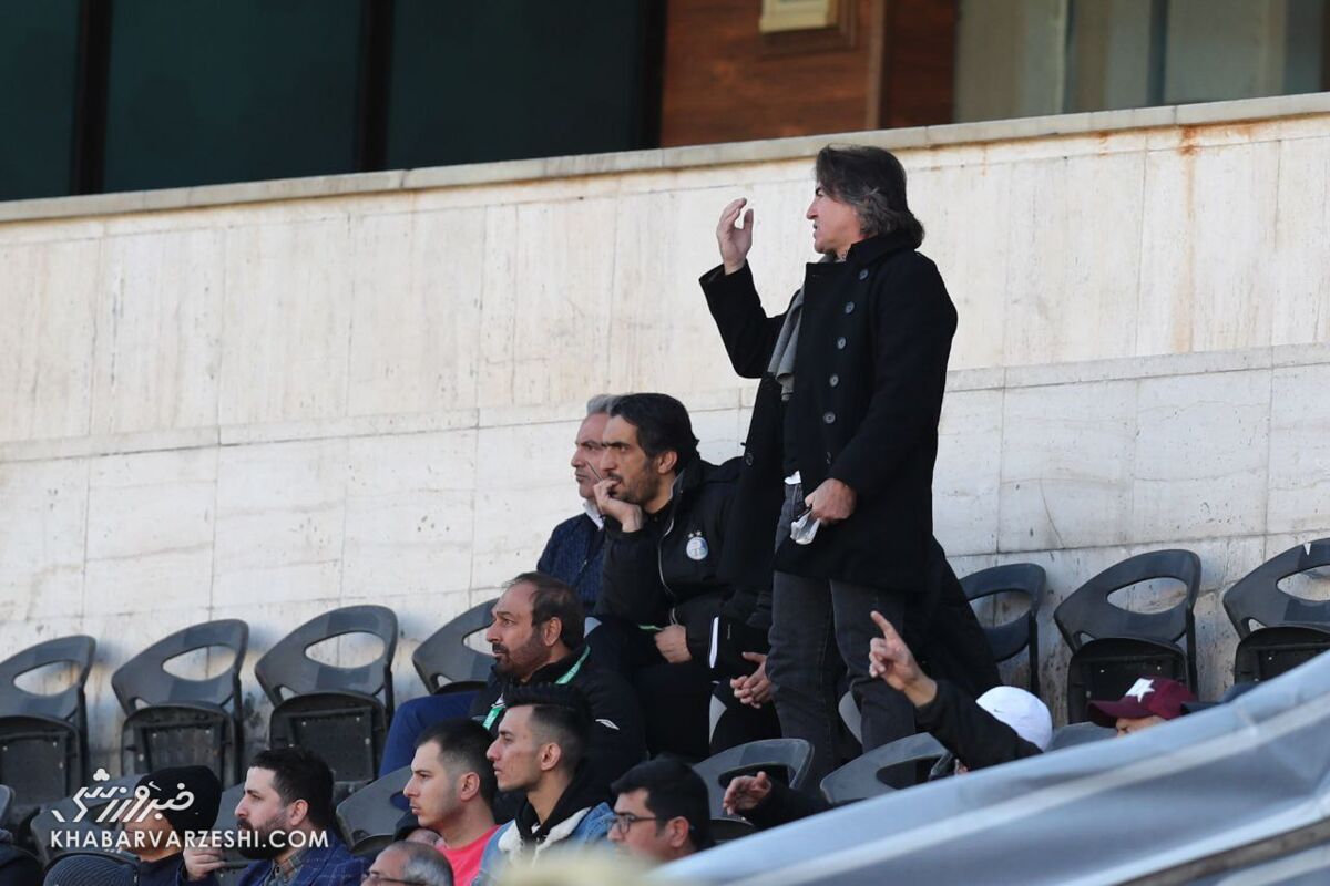 عکس | قایدی سرمربی استقلال را بلند کرد