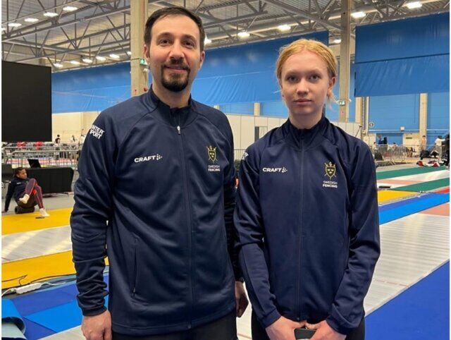 مجتبی عابدینی کاپیتان سابق تیم ملی ایران به اروپا سفر کرد/ تصویری خبرساز در کنار بانوی سوئدی