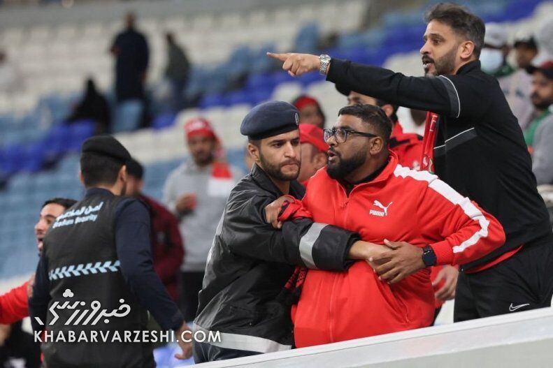 اقدام شرمآور ستاره عربستانی مقابل هواداران/ جنجال جدید بازیکنی که مسی را تهدید کرده بود!