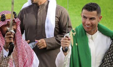 رقص شمشیر رونالدو در عربستان/ CR7 در جشن سعودی‌ها سنگ تمام گذاشت +فیلم