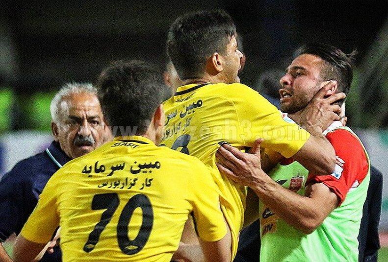 عکس| عجیبترین فریم از پرسپولیس - سپاهان/ کیروش می خواست سروش را خفه کند!