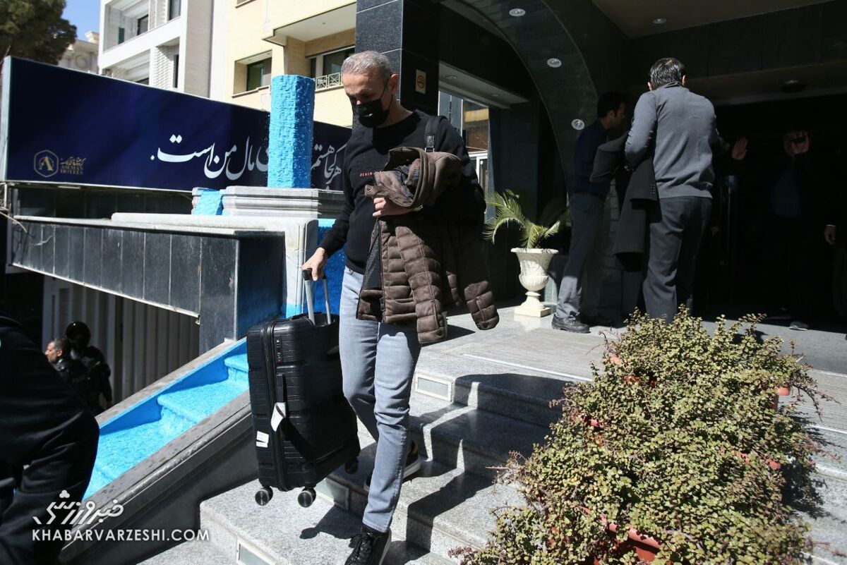 اقدام عجیب یحیی گل محمدی در اصفهان/ خبرنگاران واکنش متقابل نشان دادند