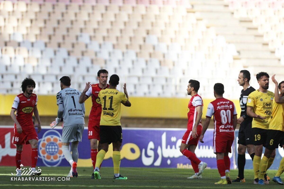 هدایت یک پرسپولیسی به روش کریم باقری! هدایت یک پرسپولیسی به روش کریم باقری!