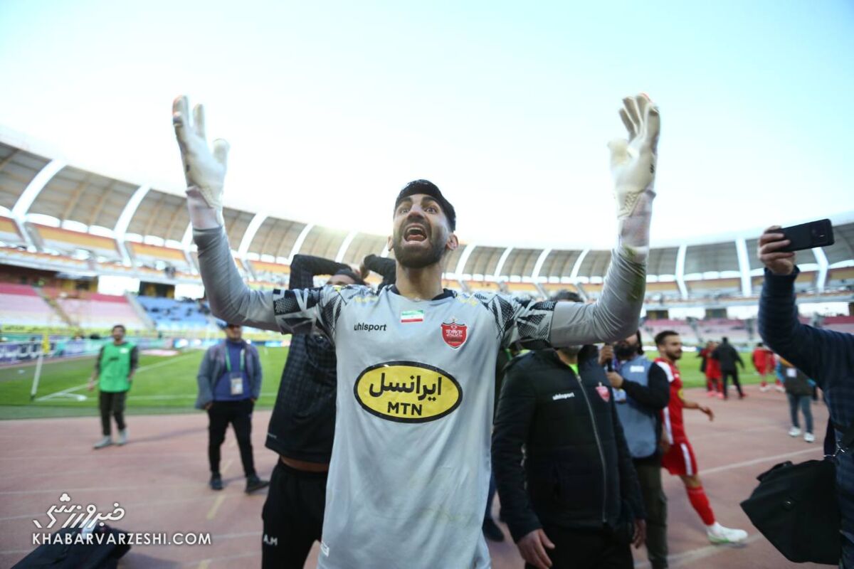 بزن و بکوب در رختکن پرسپولیس!/ اُرکستر علیرضا بیرانوند و رفقا در نقش جهان بزن و بکوب در رختکن پرسپولیس!/ اُرکستر علیرضا بیرانوند و رفقا در نقش جهان