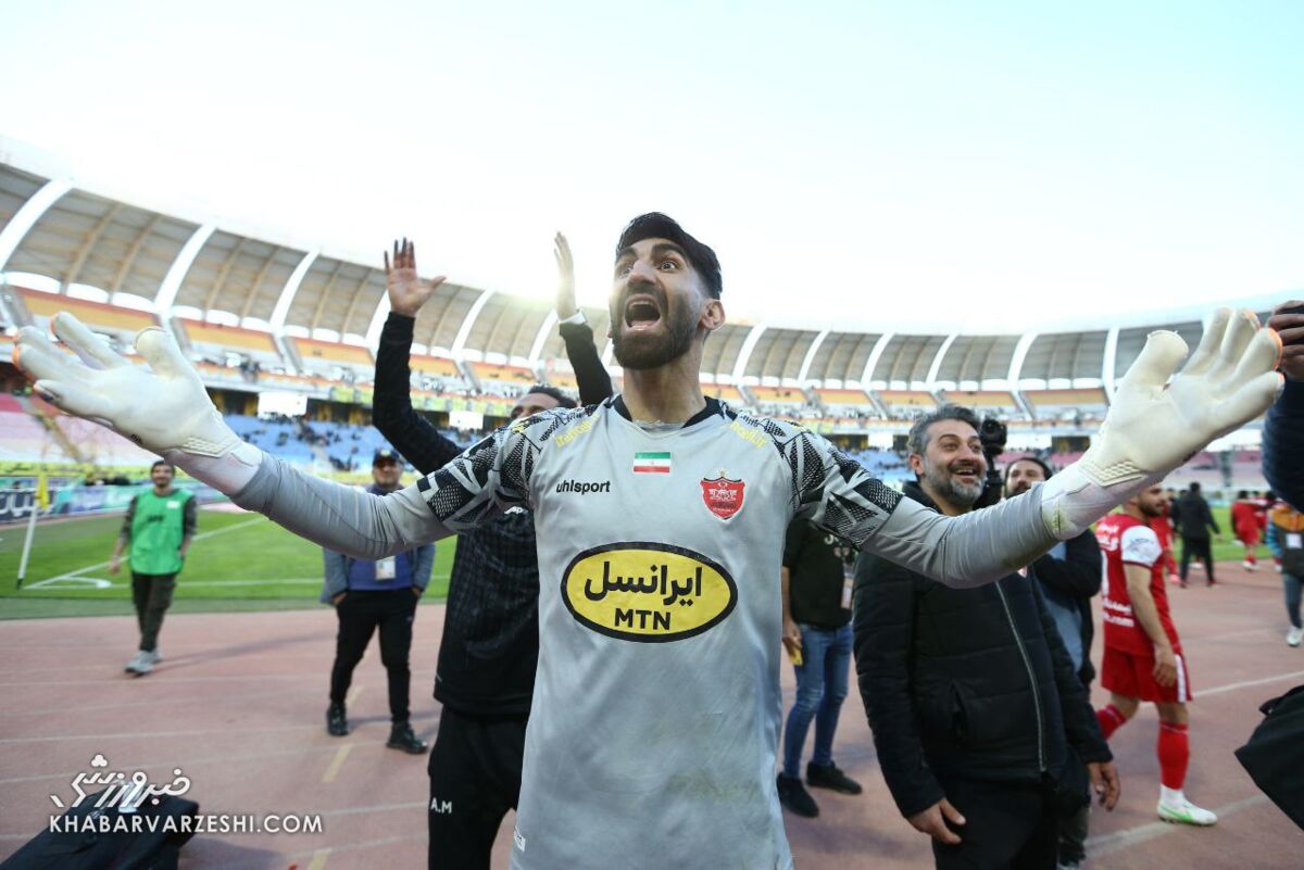 انفجار مهیب بمب بیرانوند در باشگاه پرسپولیس؛ پای ۲ پرسپولیسی به ماجرای استقلالی شدن او باز شد!/ شایعه یا واقعیت؛ توافق جدید در راه است... علیرضا بیرانوند - پرسپولیس