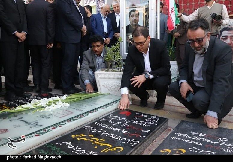 تصاویری از آخرین لحظات زندگی مشاور وزیر ورزش قبل از سقوط هلی کوپتر در ورزشگاه