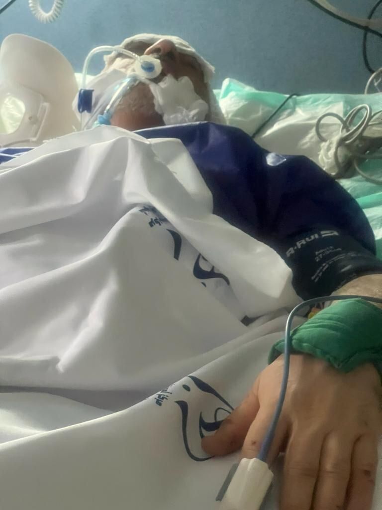 تصویری تلخ از وزیر ورزش در بیمارستان/ وضعیت حمید سجادی بعد از مصدومیت شدید