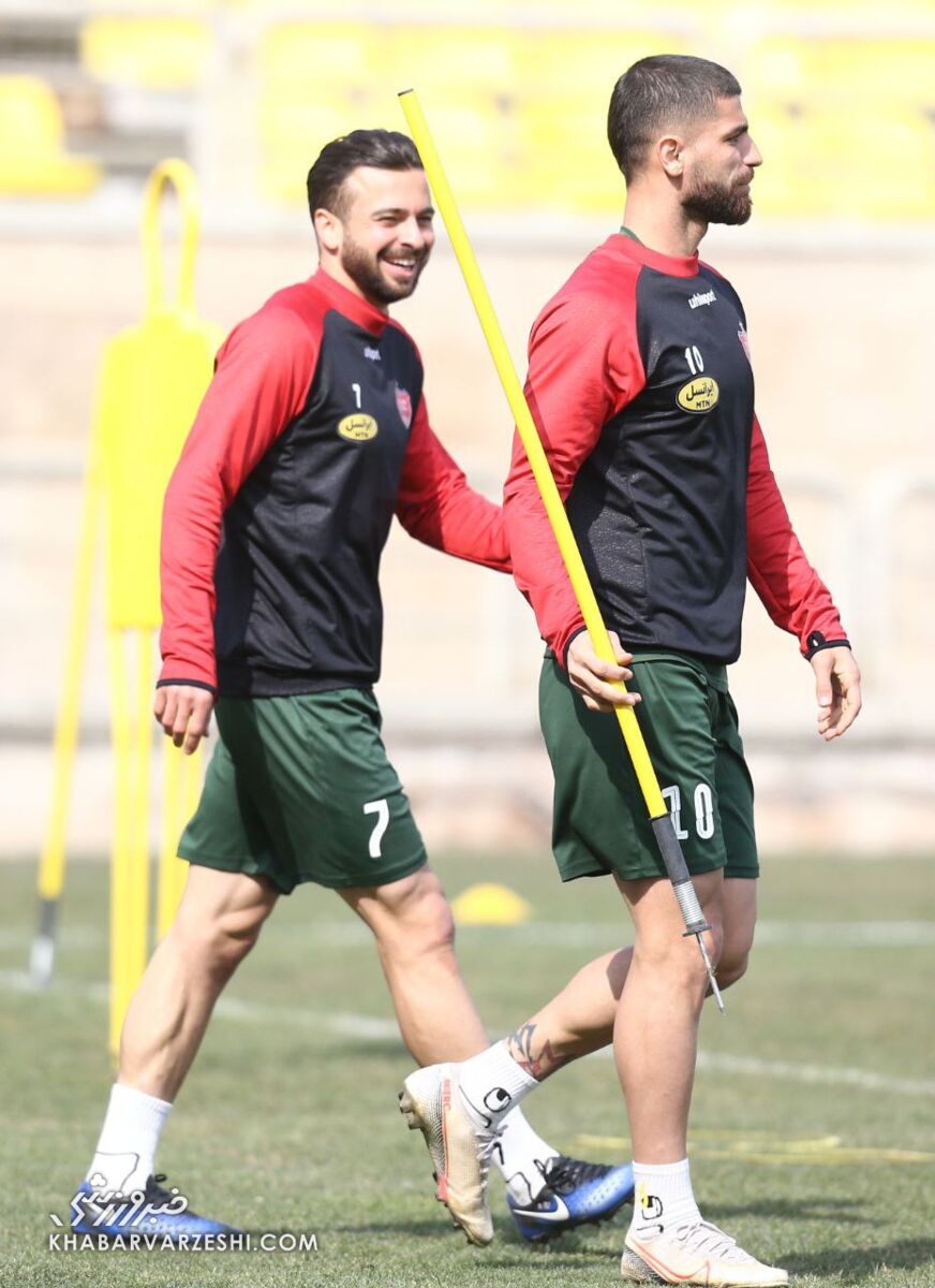عکس| پرتاب سلاح سرد در تمرین پرسپولیس توسط ستاره سرخ ها