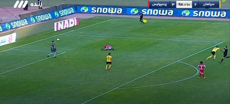 فریم به فریم با سختترین لحظات دوران ورزشی ستاره استقلالی/ زانوی غم بعد از دویدن برای هیچ!