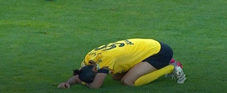 فریم به فریم با سختترین لحظات دوران ورزشی ستاره استقلالی/ زانوی غم بعد از دویدن برای هیچ!