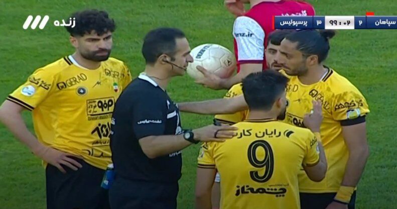 فریم به فریم با سختترین لحظات دوران ورزشی ستاره استقلالی/ زانوی غم بعد از دویدن برای هیچ!