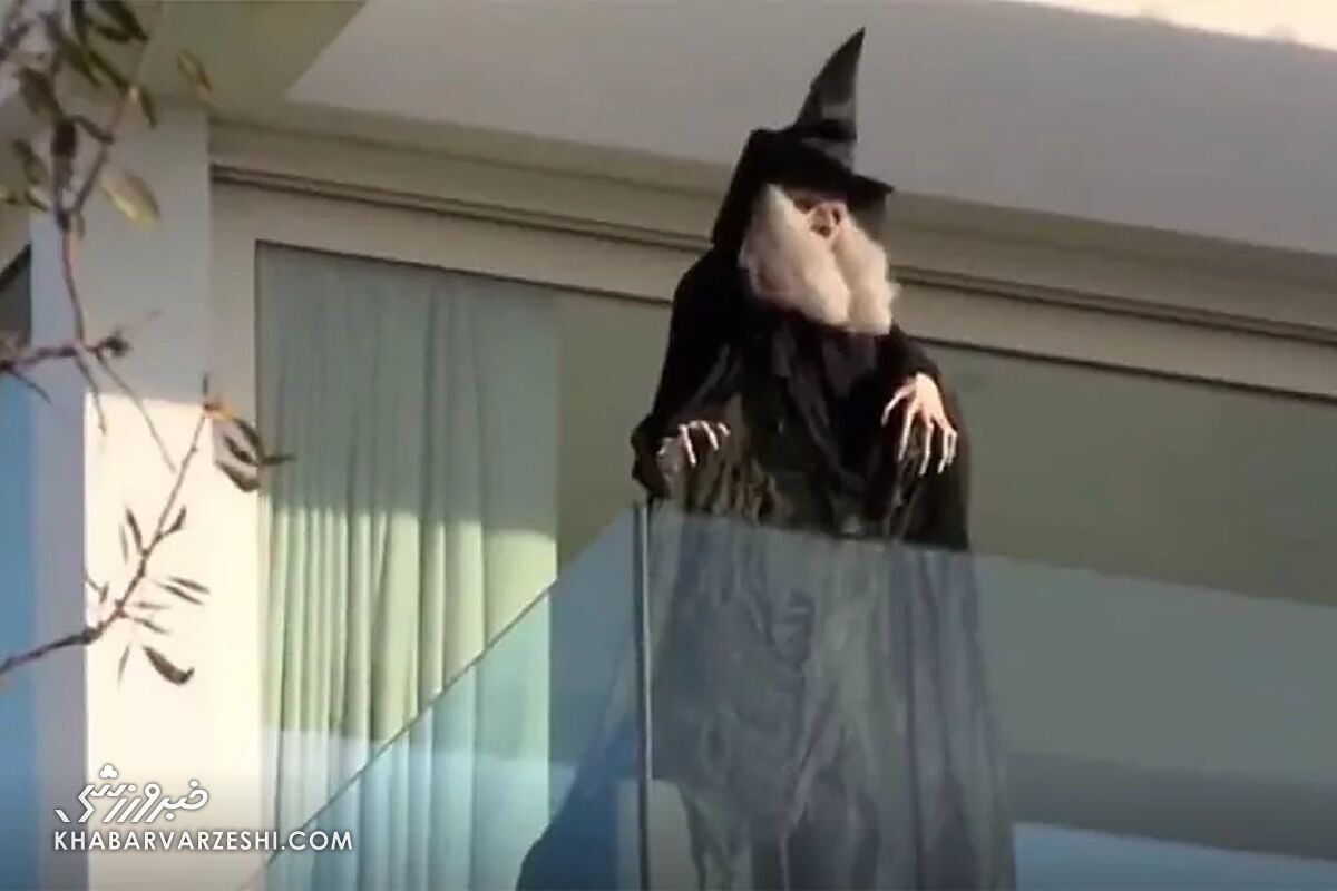 عروسک جادوگر شکیرا مقابل خانه مادر پیکه