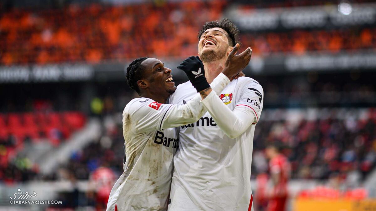 سکوت سردار آزمون درباره غیبت در تیم ملی شکست؛ از والیبال بازی کردن من برداشت اشتباه شد/ این پیراهن را از علی دایی به ارث بردهایم