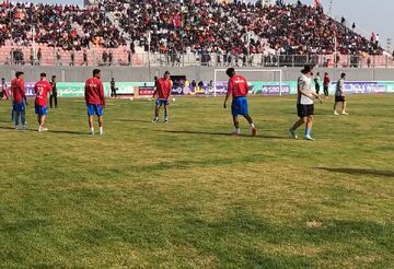 ویدیو| حضور بازیکنان نساجی در ورزشگاه شهید وطنی قبل از دیدار با استقلال