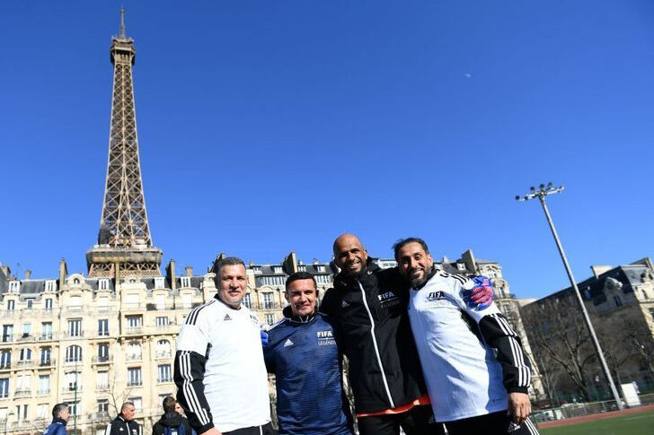 عکس| علی دایی زیر برج ایفل پا به توپ شد/ شهریار در کنار دلپیرو، کیهیل و سامی جابر