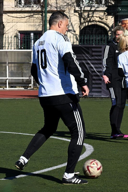 عکس| علی دایی زیر برج ایفل پا به توپ شد/ شهریار در کنار دلپیرو، کیهیل و سامی جابر