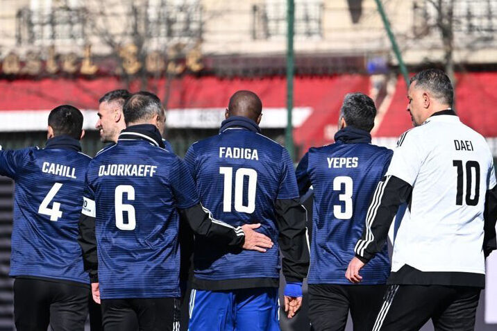 عکس| علی دایی زیر برج ایفل پا به توپ شد/ شهریار در کنار دلپیرو، کیهیل و سامی جابر