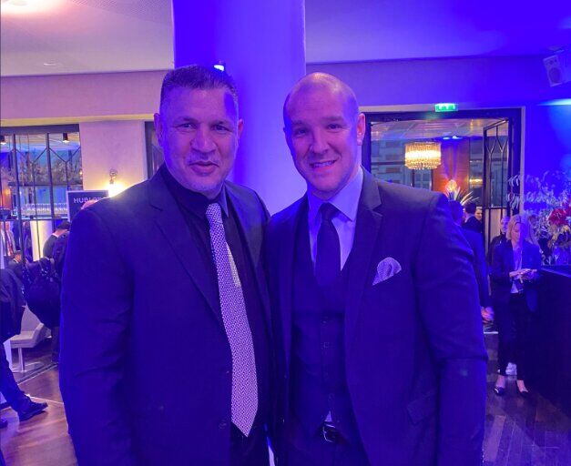 عکس یادگاری مدافع سابق میلان و آرسنال با علی دایی در پاریس/ همسرم و خانوادهاش طرفدار او هستند!