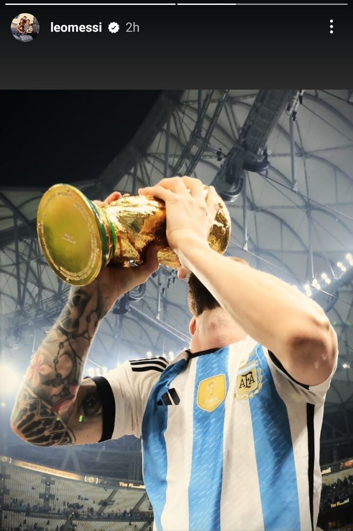 تصاویر| لیونل مسی با جام طلایی‌اش پُز داد/ برنده جایزه The Best جواب بنزما را داد؟