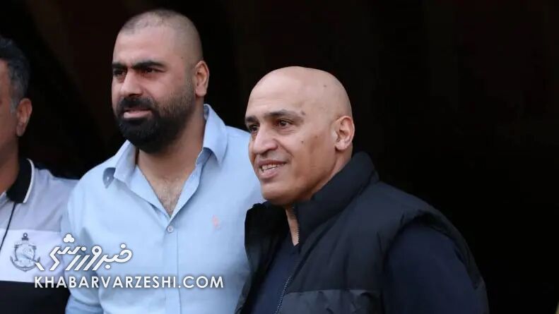 تصویری خارق العاده و تکرار نشدنی از بازیکن محبوب استقلالی ها/ منصوریان در آغوش ملوانی ها