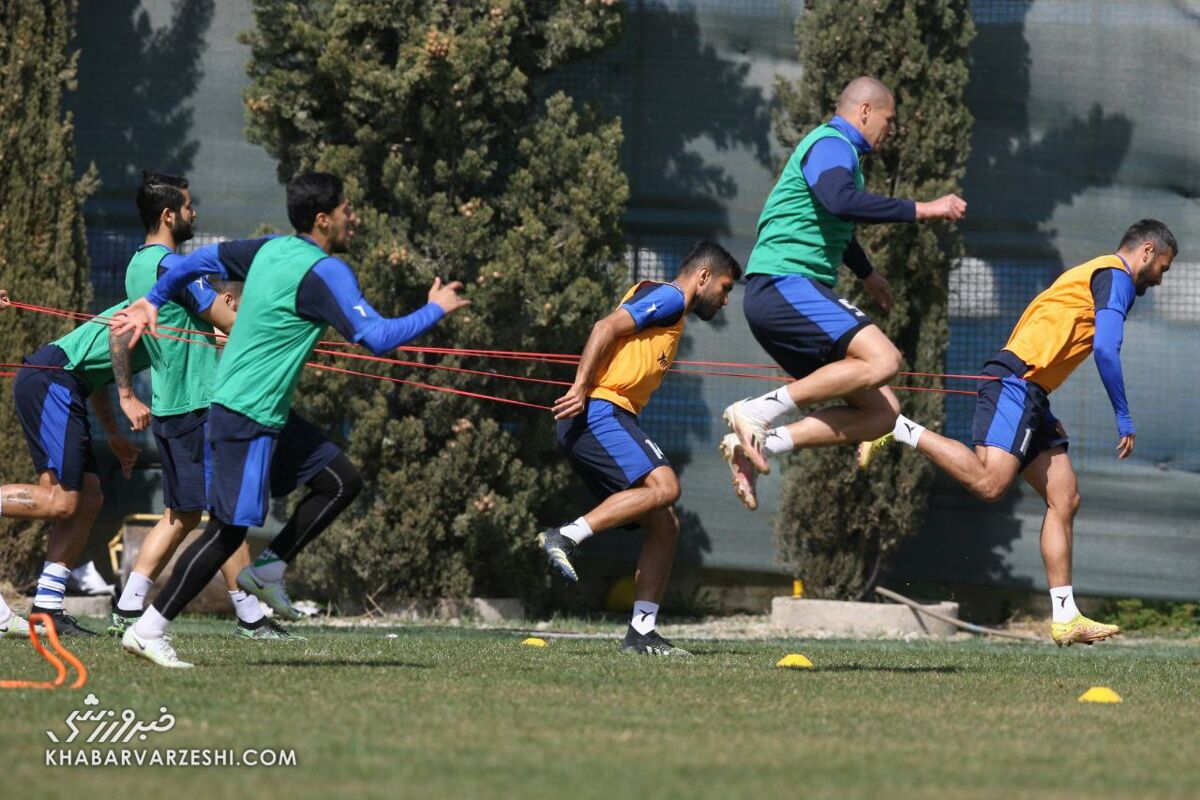 عکس| کشبازی استقلالیها جلوی چشم خسرو حیدری