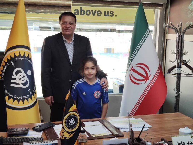 نابغه فوتبال ایران رسما قرارداد بست/ آرات حسینی در باشگاه لیگ برتری