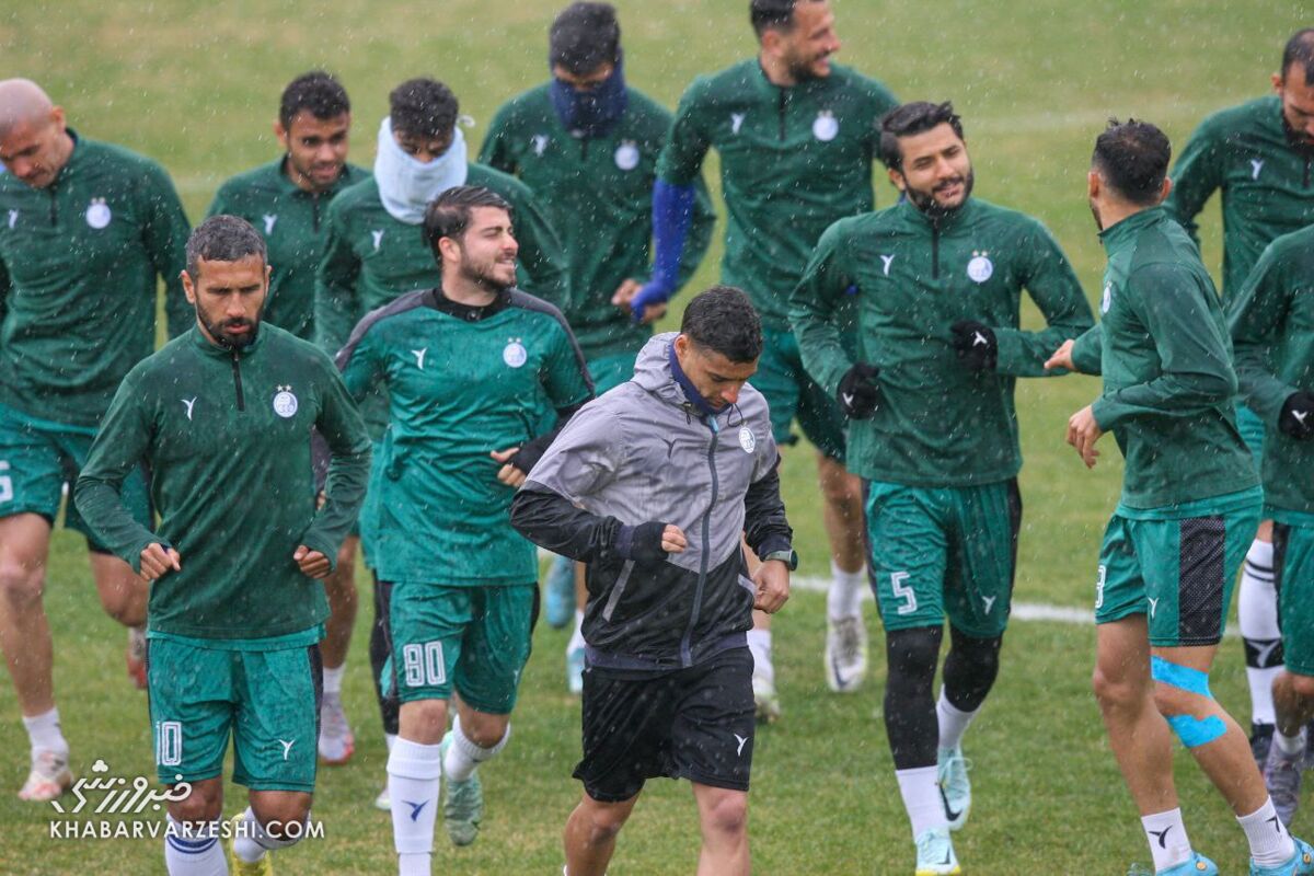 تصاویر کمتر دیده شده از تمرین استقلال/ شاگردان ساپینتو خیس آب شدند