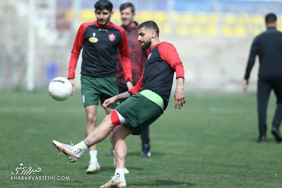 درخواست جالب گل‌محمدی از درویش؛ هرطور شده این بازیکن را راضی کن!/ سرمربی پرسپولیس روی ماندن کدام بازیکن تأکید دارد؟