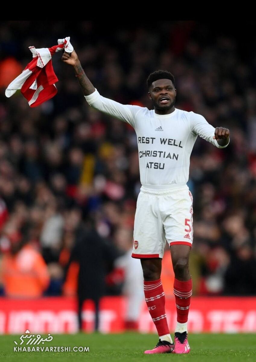 عکس| پیام زیبای ستاره آرسنال برای قربانی بزرگ زلزله ترکیه