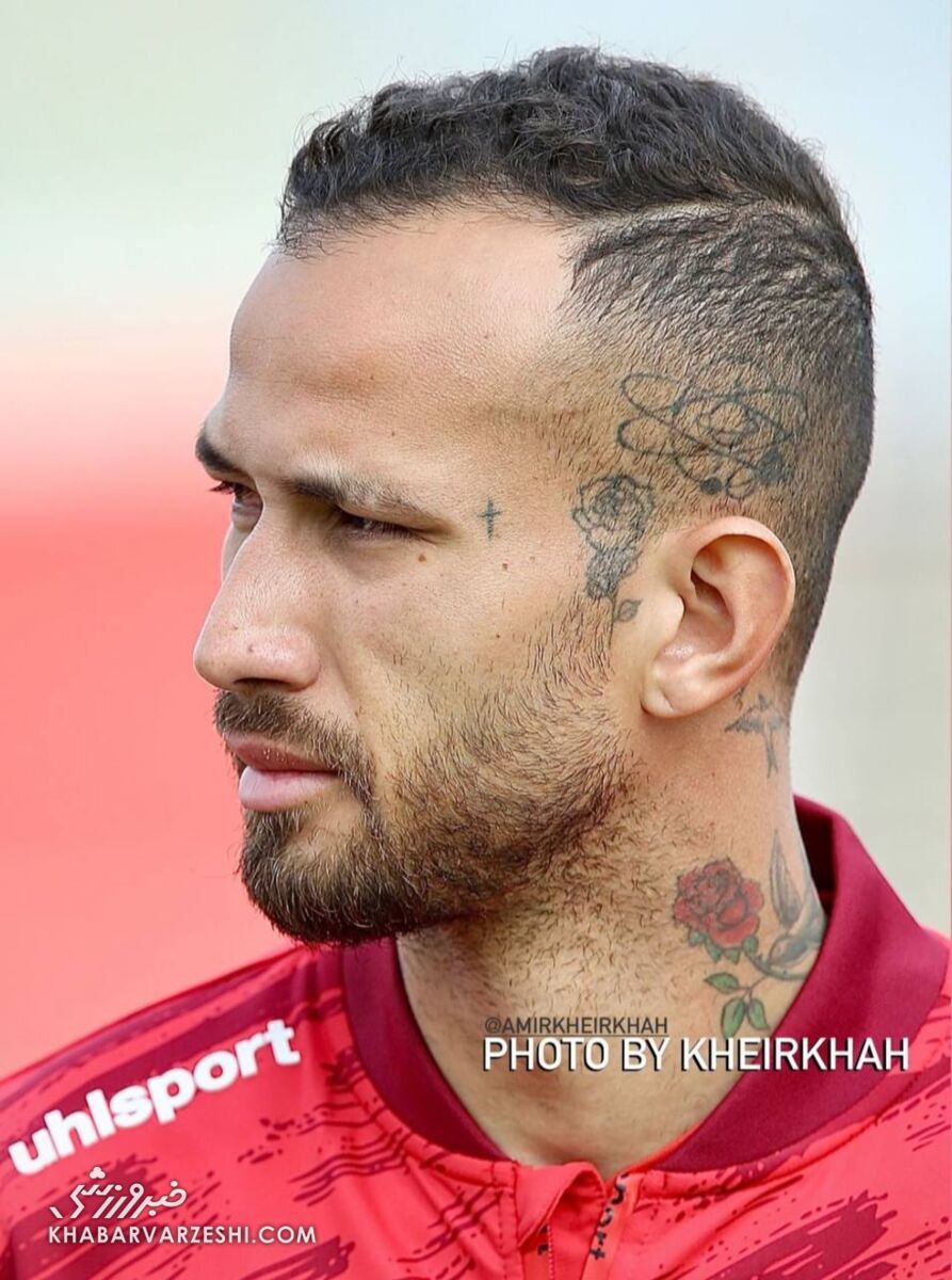 عکس| خالکوبیهای عجیب روی صورت بازیکن جدید پرسپولیس/ علاقه پریرا به گل و پرنده