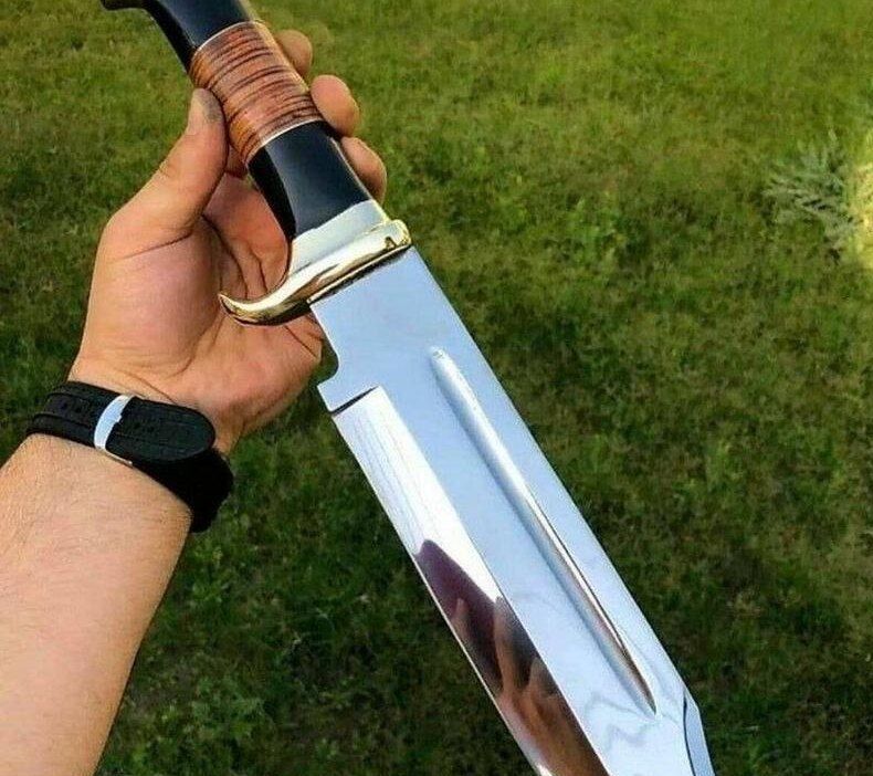 عکس| چاقوکشی در دیدار نساجی و نفت/ بازیکنان درون زمین شوکه شدند