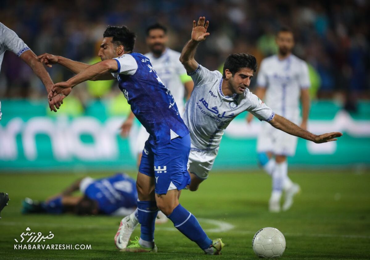 کارشناس داوری صحنه سوپرجنجالی استقلال - گلگهر/ نظر ۶ کارشناس روی پنالتی بحثبرانگیز در دقیقه ۹۵