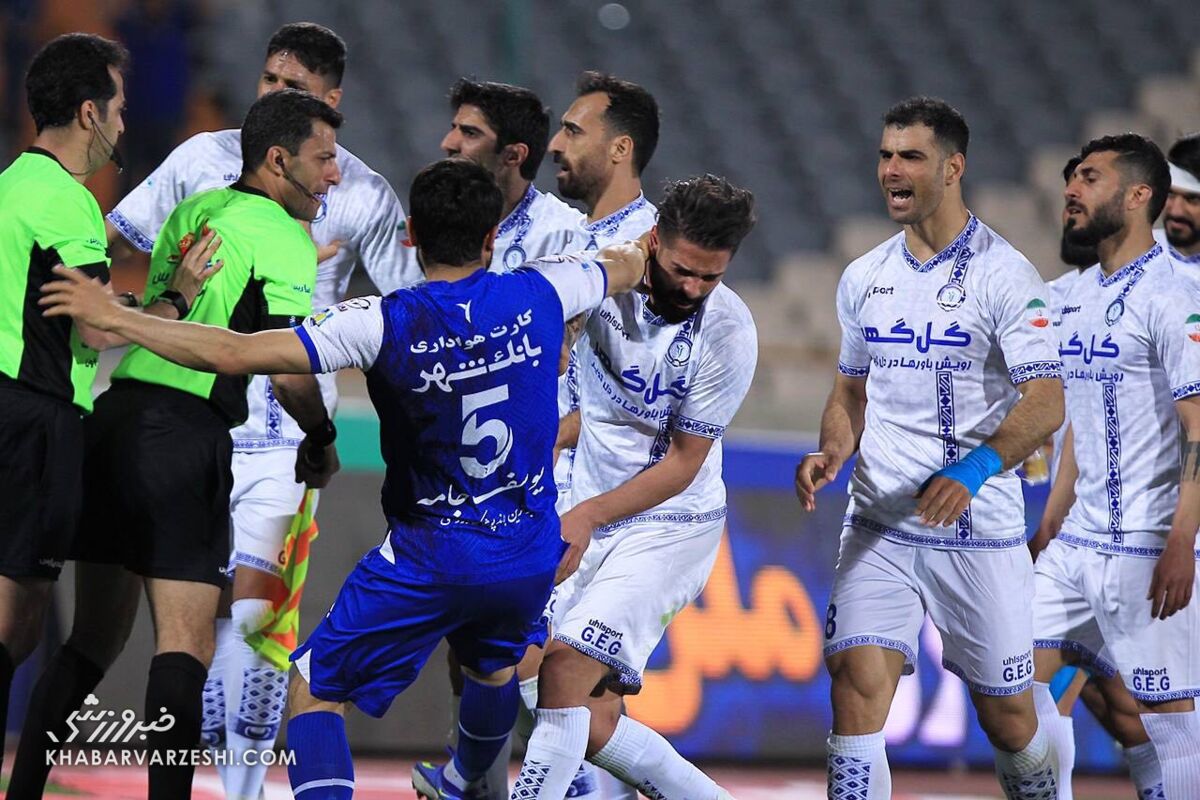 عکس| رفتار خطرناک گلزن گلگهر با عارف غلامی