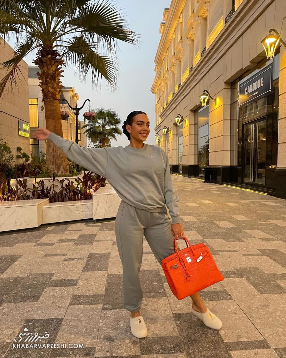 عکس| خوشگذرانیهای جدید جورجینا در عربستان/ نامزد رونالدو از لباسهای یک برند رونمایی کرد