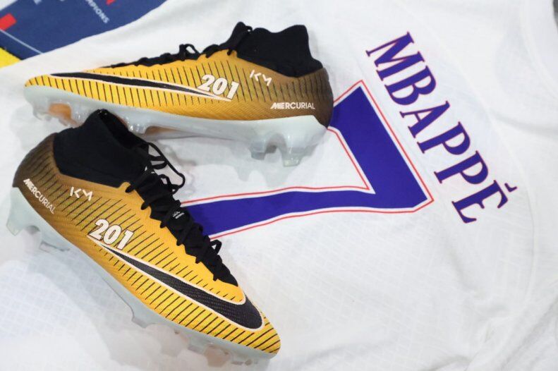 عکس| استوکهای خاص نایکی برای امباپه/ امید به درخشش با این کفشهای جذاب