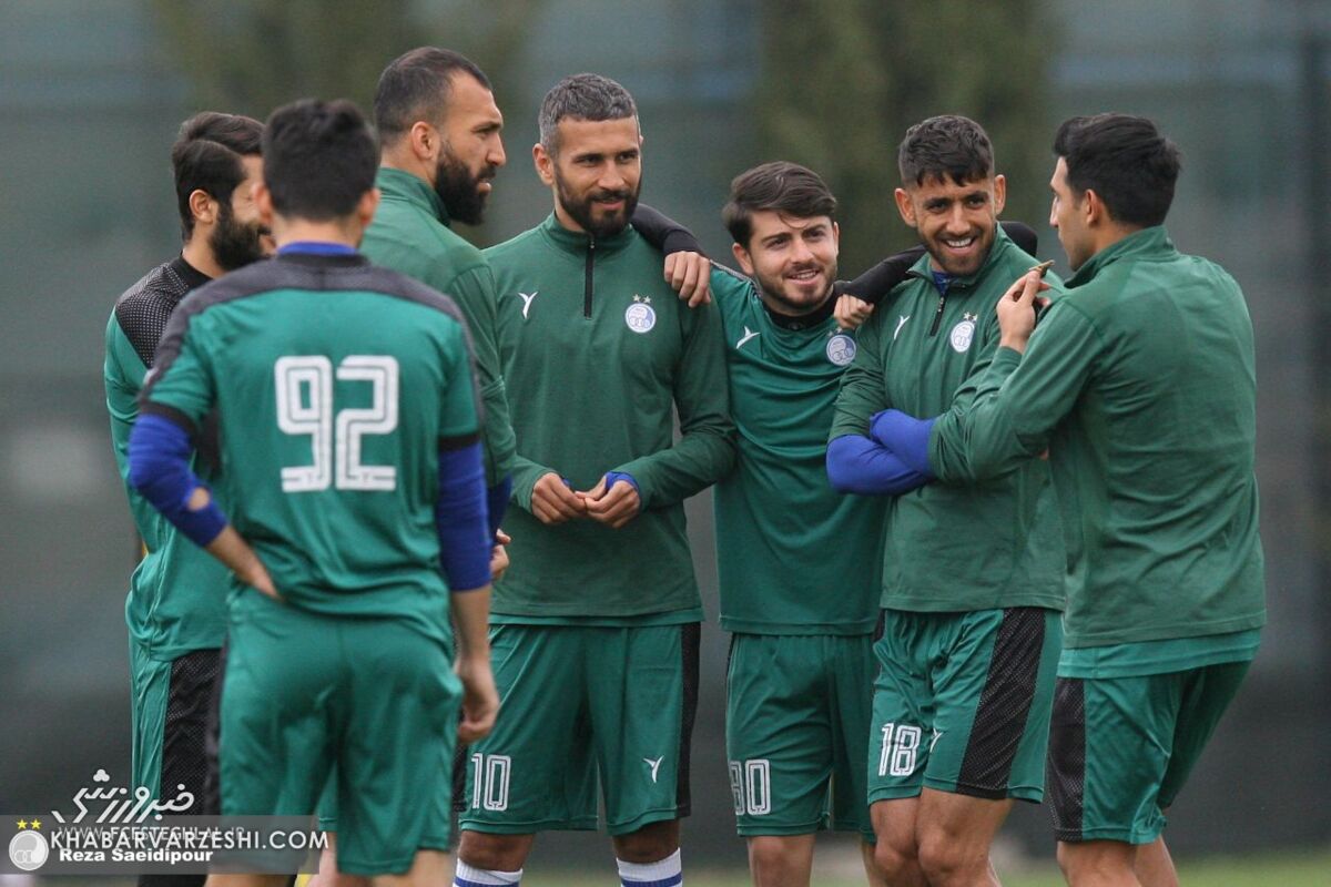 عکس| تعجب روزبه چشمی از تقلید رفتار ساپینتو توسط بازیکن استقلال