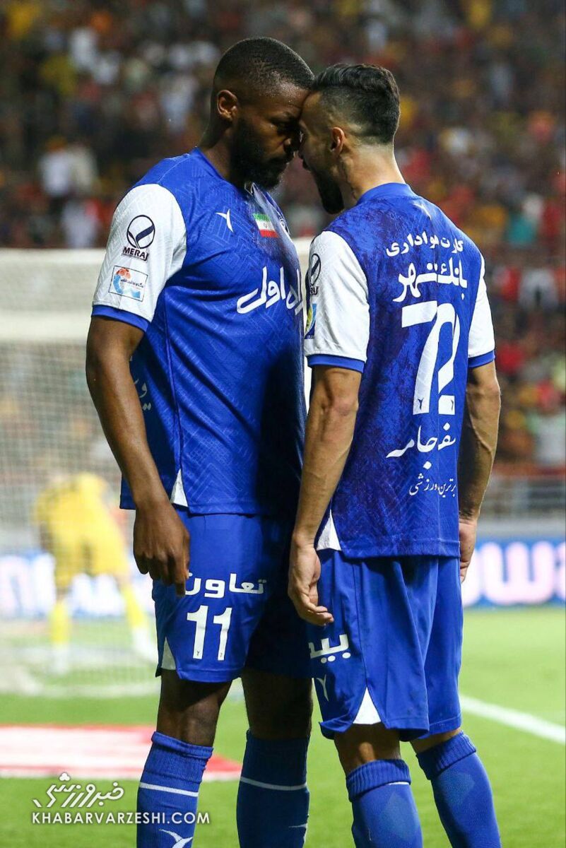 عکس | مهاجمان استقلال در اهواز سرشاخ شدند