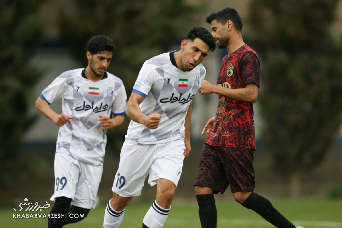 عکس| ستاره استقلال ژست گلزنی را تمرین می کرد