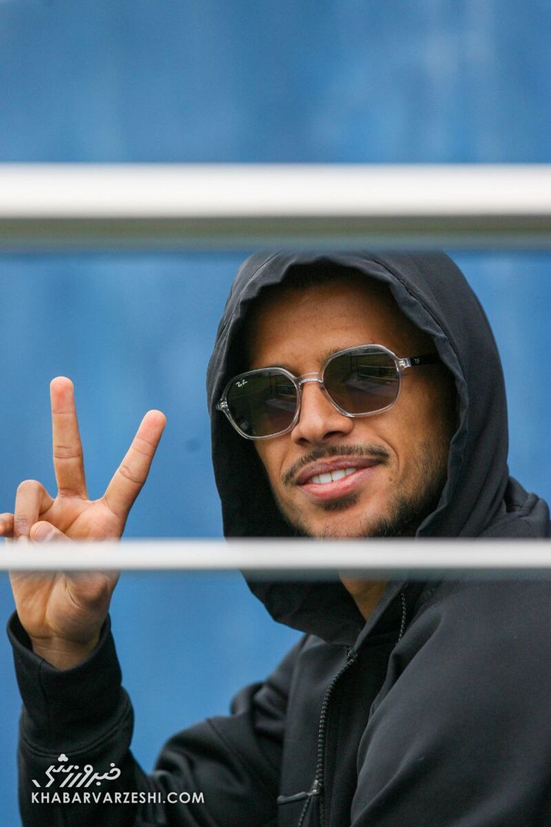 عکس | قائدی ژست هنرپیشگی گرفت