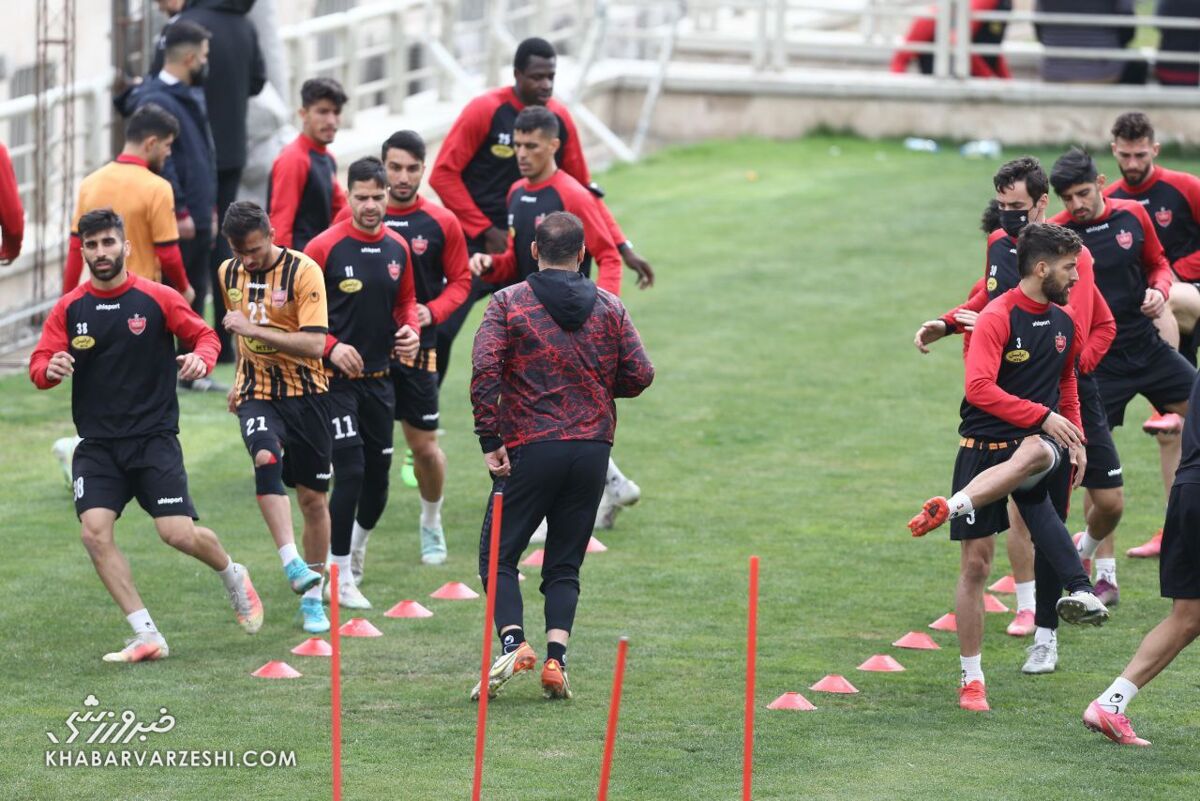 ساپینتو باید روز اول فروردین هم تمرین تیم را برگزار کند/ بازیکنان استقلال جام میخواهند، دور استراحت را خط بکشند/ AFC کمیته حقوقی دارد؛ چرا اعتصاب میکنید؟