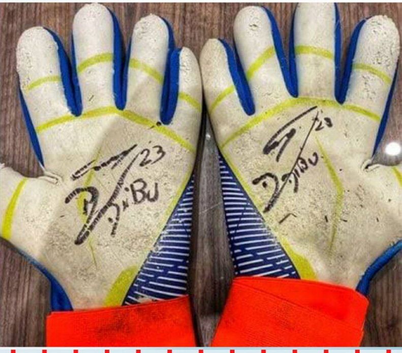 عکس| اقدام تحسینبرانگیز دروازهبان جنجالی جام جهانی/ منجی آرژانتین با استدلال قشنگ از یک چیز باارزش گذشت!