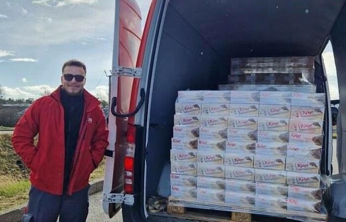 عکس| ۷۰۰ کلیو شکلات برای ستاره فوتبال/ قول عجیب به فرشته نجات عملی شد اما...!